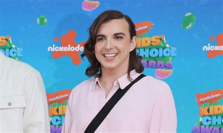 AustinShow Opened Up About Being Gay On His Twitch Channel |