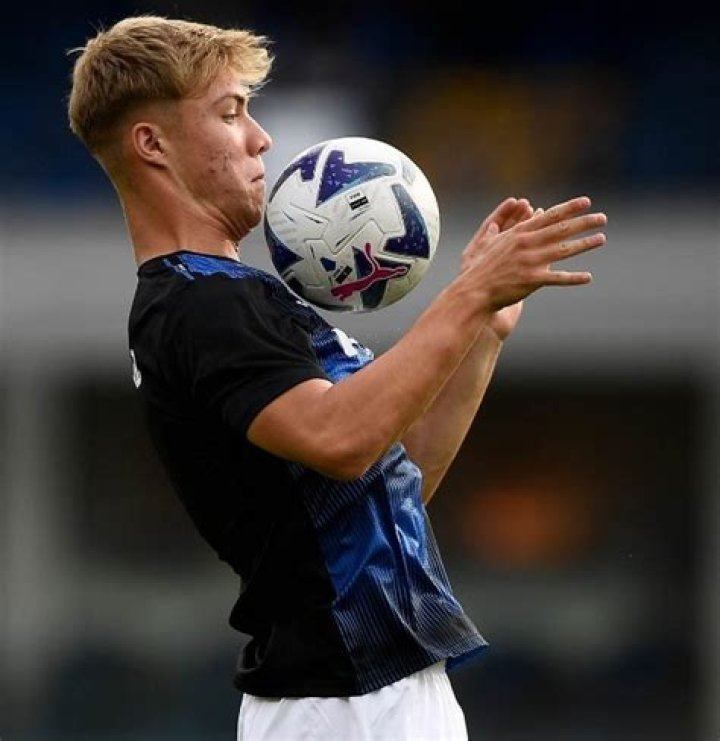 Rasmus Højlund: Age, Height, Weight